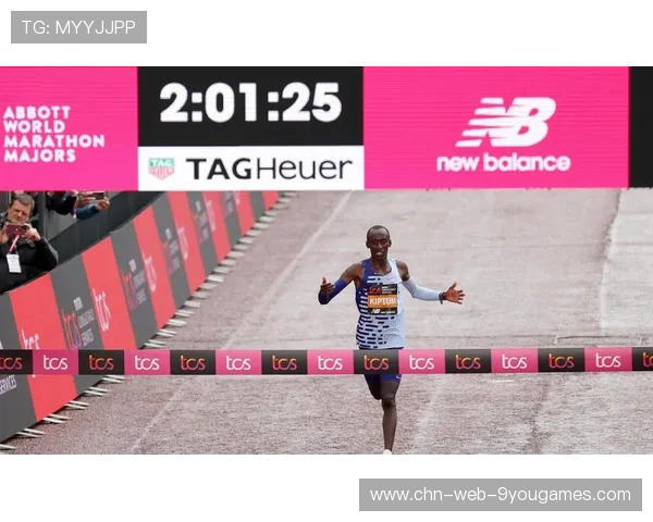 伦敦马拉松迎来迎来新纪录选手，现场气氛空前高涨，伦敦马拉松2021视频